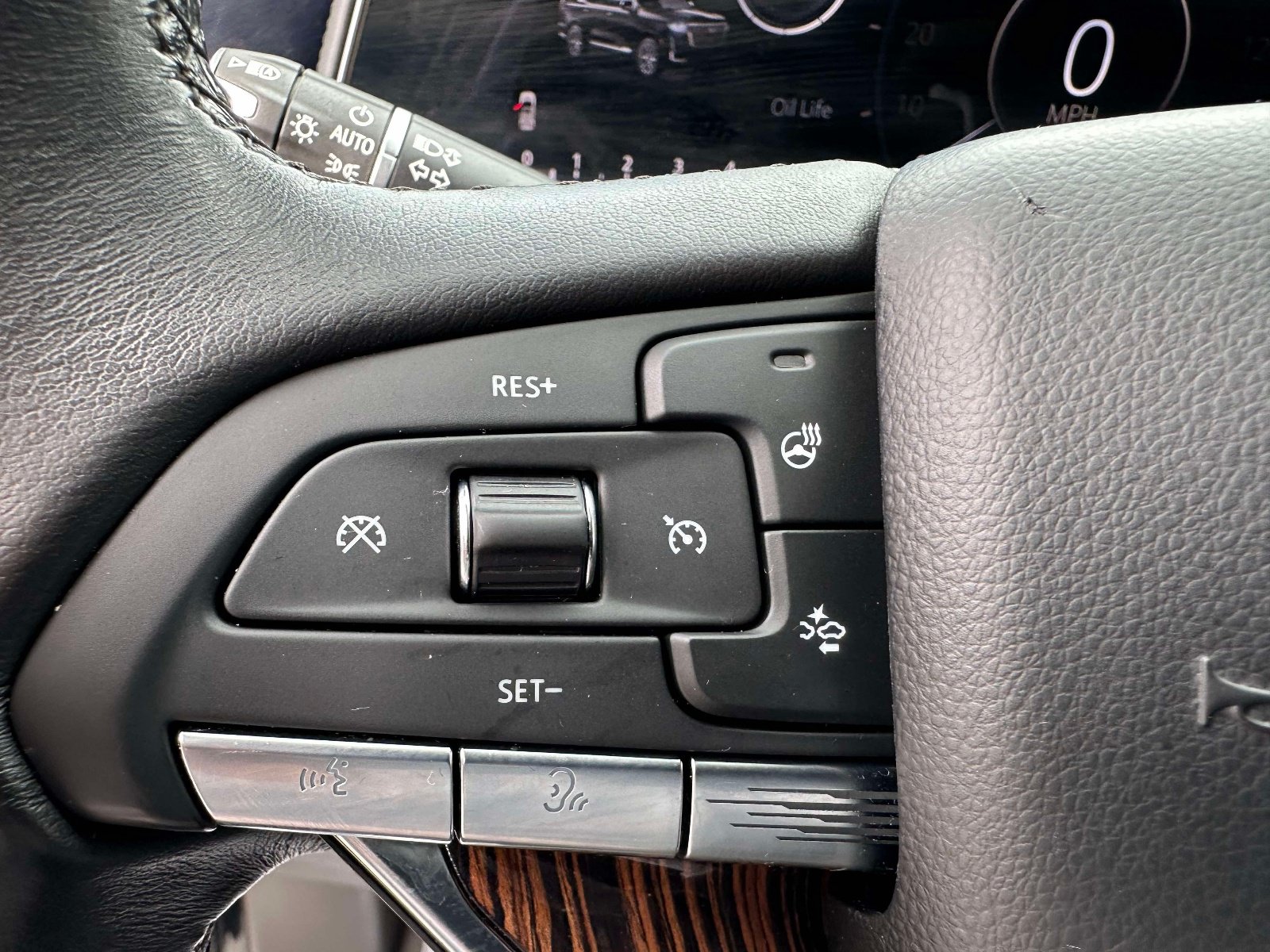 Used 2021 Cadillac Escalade Premium Luxury AWD/4WD image 17