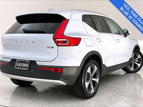 Certified 2025 Volvo XC40 B5 Plus image 2