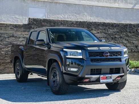 Used 2025 Nissan Frontier Pro-X image 3