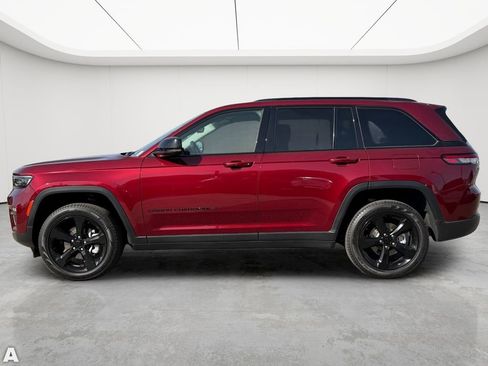 Certified 2023 Jeep Grand Cherokee Limited w/ Black Appearance Package AWD/4WD image 3