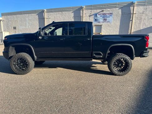 Used 2024 Chevrolet Silverado 3500 High Country w/ High Country Premium Package AWD/4WD image 7