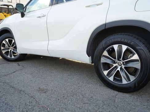 Used 2020 Toyota Highlander XLE FWD image 5
