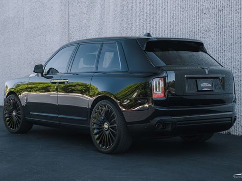 Used 2020 Rolls-Royce Cullinan Black Badge AWD/4WD image 24