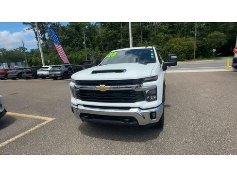 Used 2025 Chevrolet Silverado 2500 LT AWD/4WD image 7