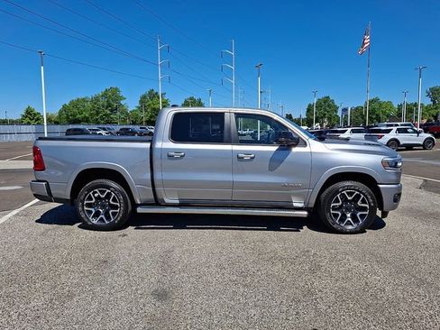 Used 2025 RAM 1500 Laramie AWD/4WD image 7