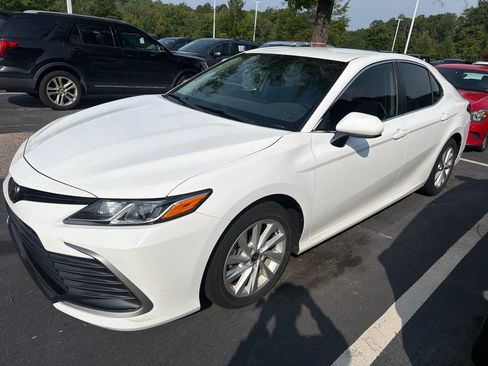 Used 2022 Toyota Camry LE FWD image 1