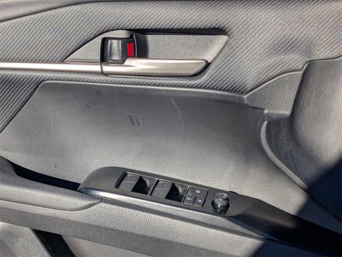 Used 2025 Toyota Camry SE image 14