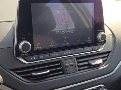 Used 2025 Nissan Altima 2.5 S FWD image 22