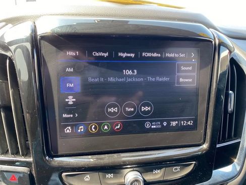 Used 2023 Chevrolet Traverse RS image 18