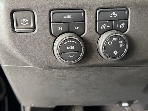 Used 2023 Chevrolet Silverado 1500 LT AWD/4WD image 35