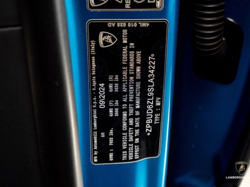 Used 2025 Lamborghini Urus SE image 58