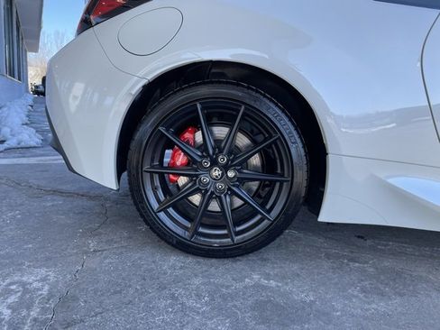 Used 2025 Toyota GR86 Premium w/ Performance Package image 30