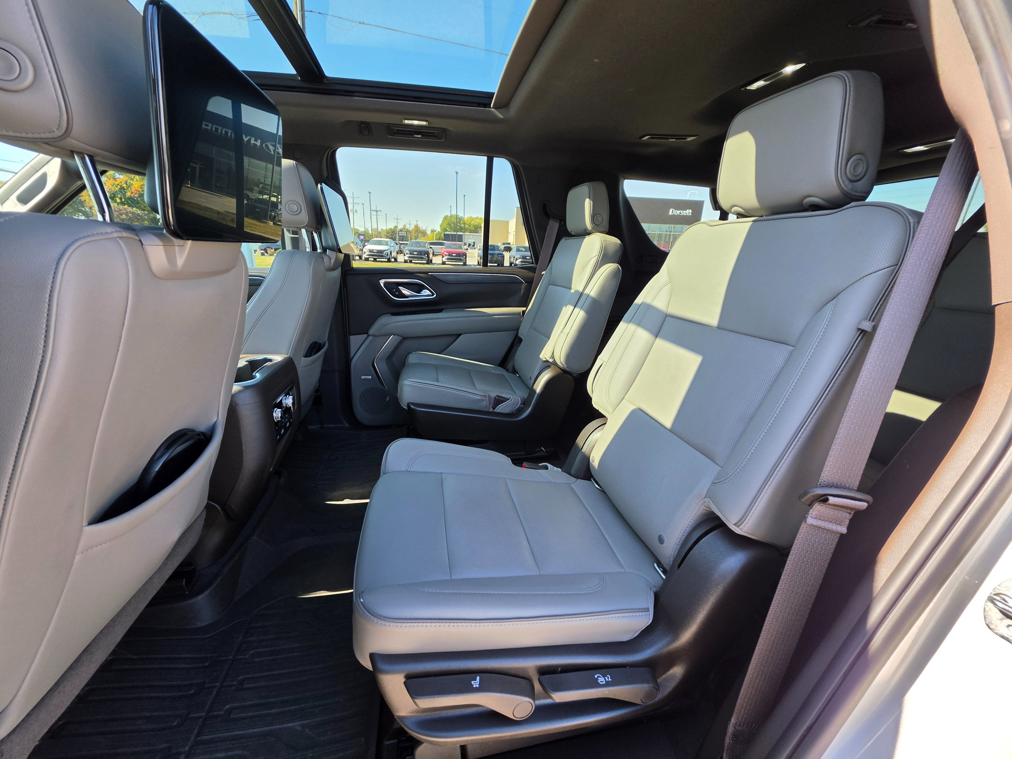 Used 2021 GMC Yukon SLT w/ SLT Premium Package AWD/4WD image 15