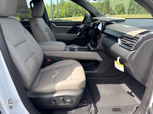 New 2026 GMC Acadia Elevation image 7