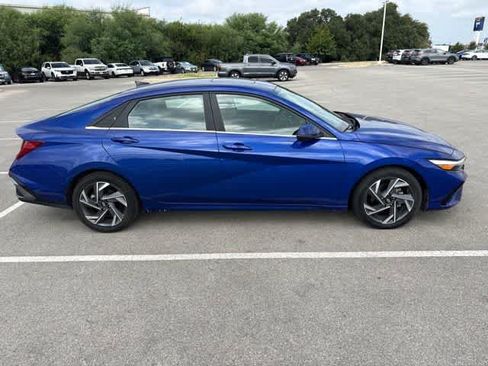 Used 2024 Hyundai Elantra Limited FWD image 6