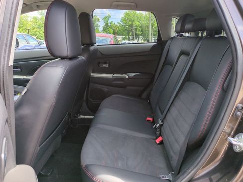 Used 2025 Mitsubishi Outlander Sport SE AWD/4WD image 14