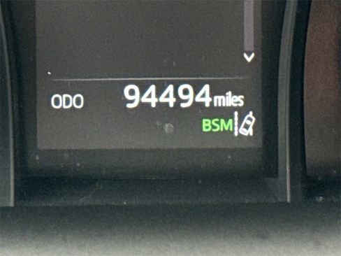 Used 2022 Toyota Camry SE w/ Cold Weather Package image 31