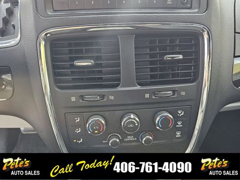 Used 2016 Dodge Grand Caravan SE image 25