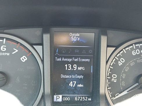 Used 2018 Toyota Tacoma TRD Sport image 17