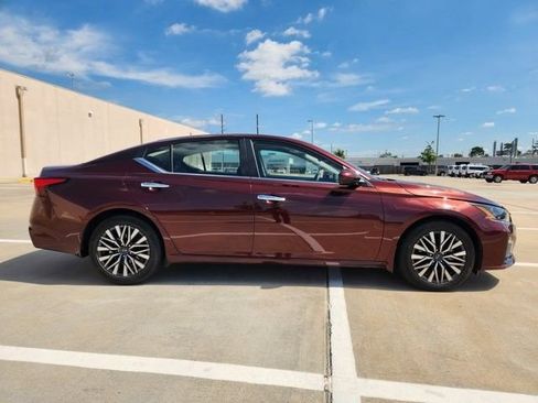 Used 2024 Nissan Altima 2.5 SV w/ SV Premium Package FWD image 4