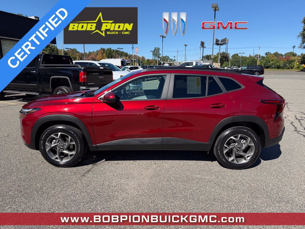 Certified 2025 Chevrolet Trax LT FWD image 3