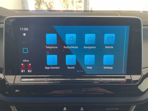 Used 2025 Volkswagen Atlas Cross Sport SEL R-Line image 16