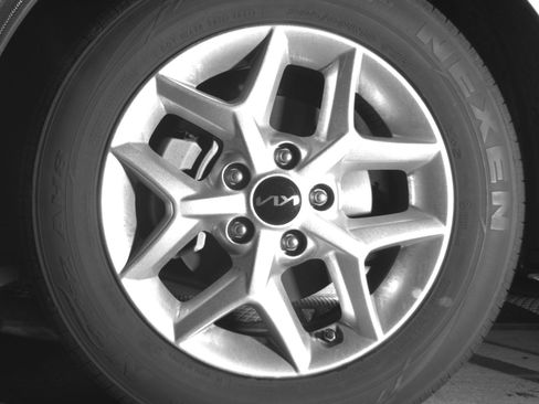 Used 2025 Kia Soul LX w/ LX Technology Package FWD image 12