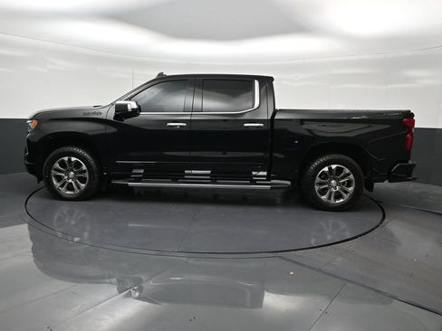 Used 2024 Chevrolet Silverado 1500 High Country w/ Technology Package AWD/4WD image 2