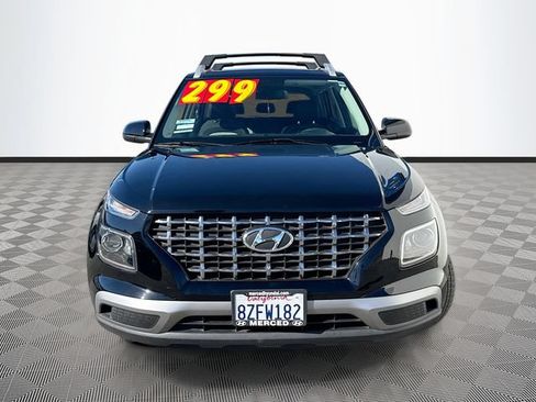 Used 2022 Hyundai Venue SEL FWD image 2