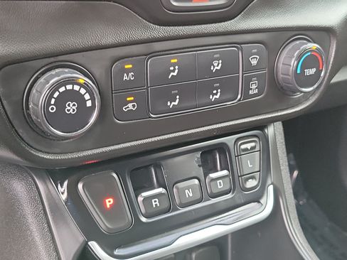 Used 2021 GMC Terrain SLE FWD image 24