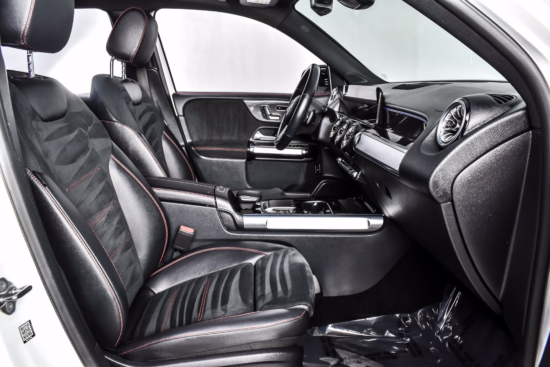Used 2022 Mercedes-Benz GLB 250 4MATIC w/ AMG Line image 23