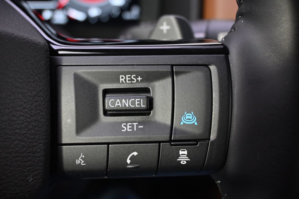 Used 2025 Nissan Rogue Platinum FWD image 36