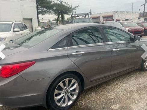 Used 2011 Hyundai Sonata SE FWD image 2