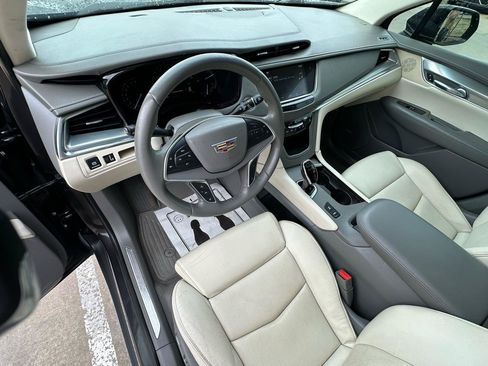Used 2017 Cadillac XT5 Premium Luxury FWD image 11