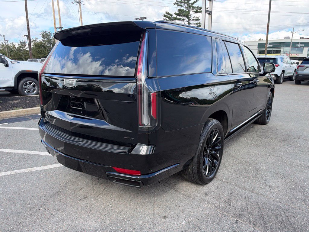 Used 2023 Cadillac Escalade ESV Sport Platinum w/ LPO, ONYX Package AWD/4WD image 7
