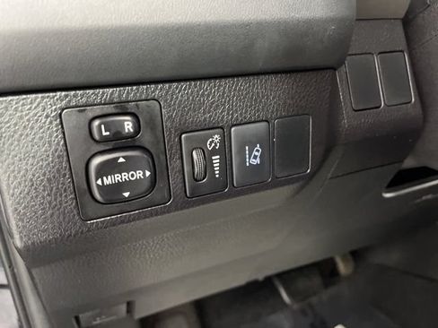 Used 2017 Toyota RAV4 LE FWD image 31