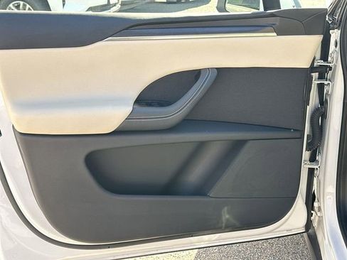 Used 2025 Tesla Model X Plaid image 19