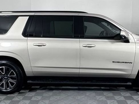 Used 2021 Chevrolet Suburban Z71 w/ Z71 Off-Road Package image 8