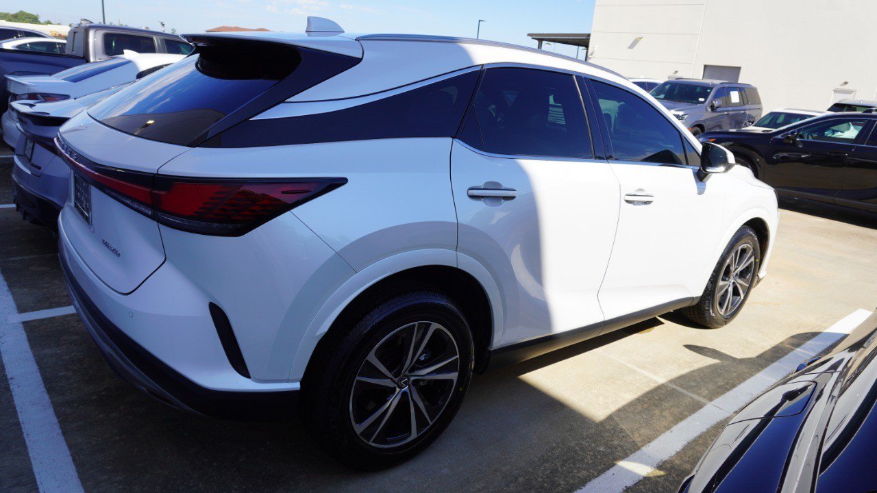 Used 2025 Lexus RX 350 Premium w/ Convenience Package FWD image 5