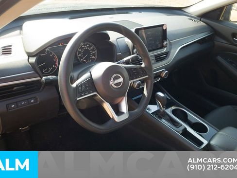 Used 2024 Nissan Altima 2.5 SV image 6