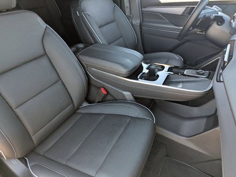 Used 2025 Buick Enclave Sport Touring image 11