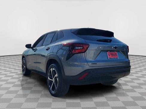 Used 2024 Chevrolet Trax RS w/ Sunroof Package image 4