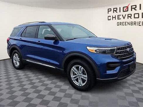 Used 2020 Ford Explorer XLT image 2