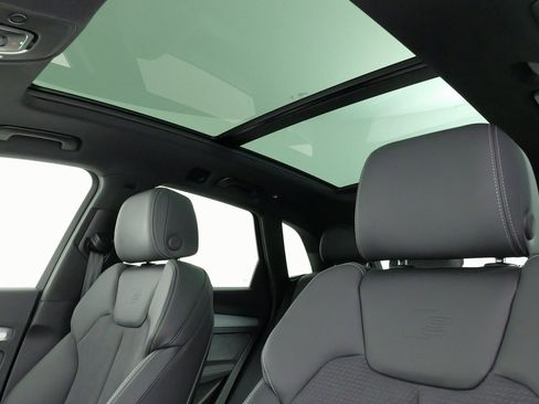 Used 2024 Audi Q5 e Premium Plus w/ Premium Plus Package image 43