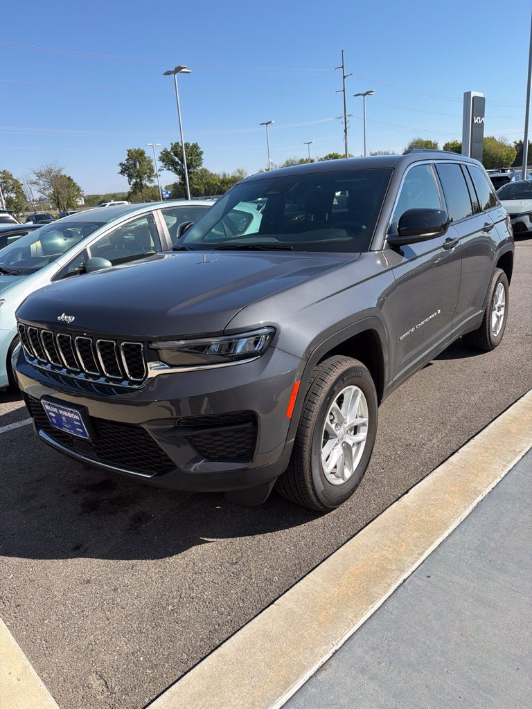 Used 2026 Jeep Grand Cherokee Laredo AWD/4WD image 3