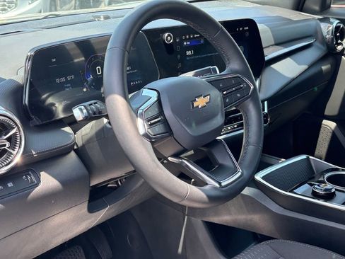 Used 2026 Chevrolet Equinox LT FWD image 9