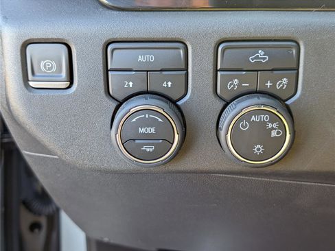 Certified 2023 Chevrolet Silverado 1500 LT image 18