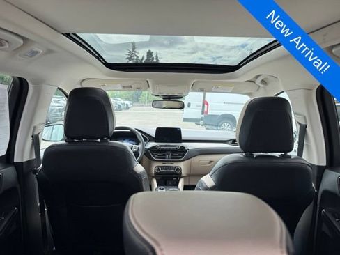 Used 2022 Ford Escape Titanium w/ Class II Trailer Tow Package AWD/4WD image 10