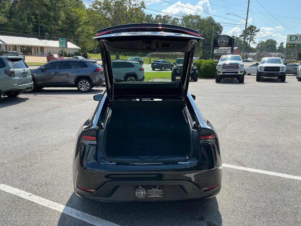 Used 2023 Toyota Prius LE FWD image 4