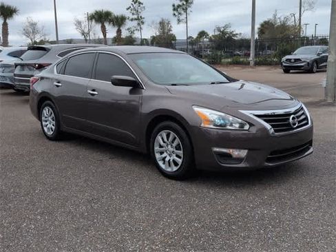 Used 2013 Nissan Altima 2.5 S image 2